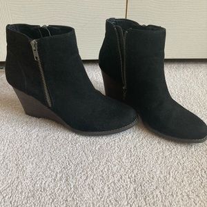 Steve Madden like New black wedge booties sz 8